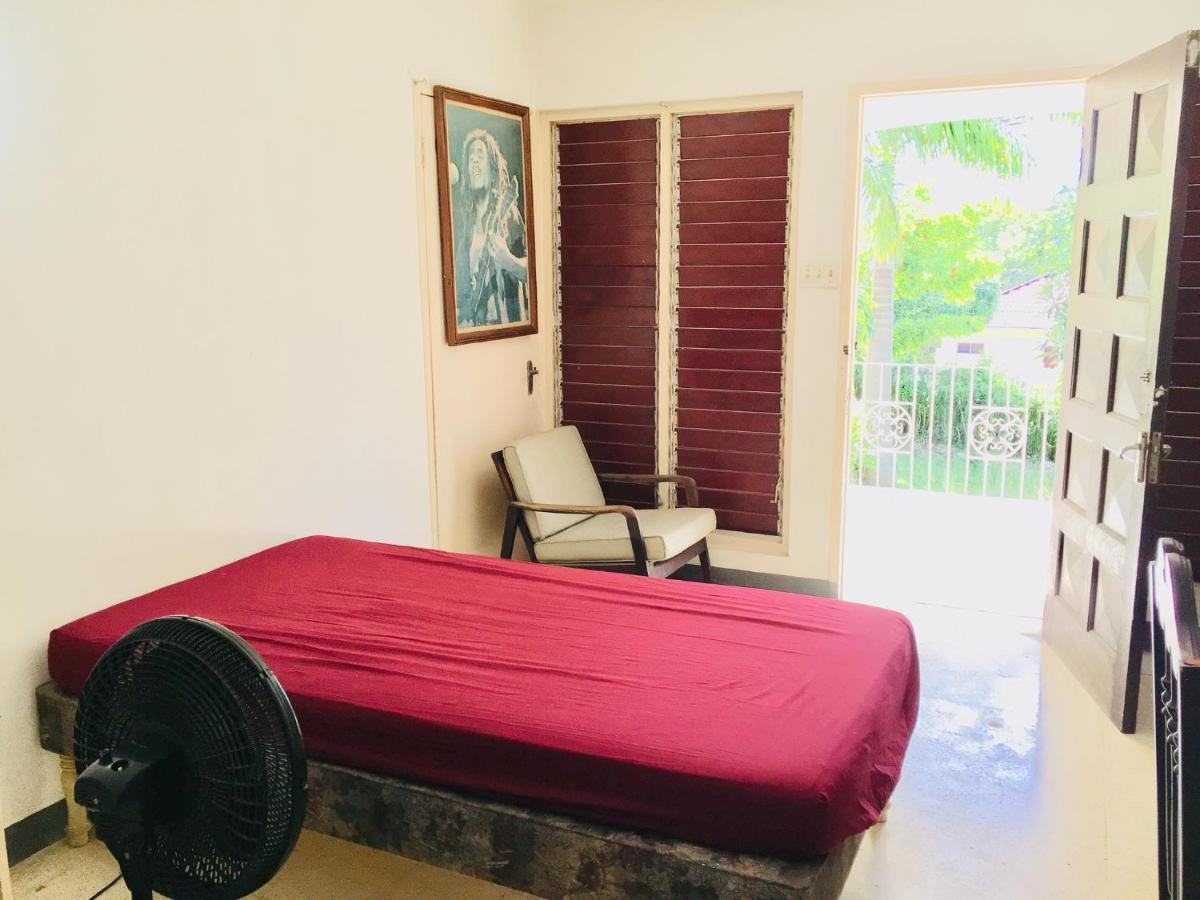 African Symbol Guest House Montego Bay Exterior photo