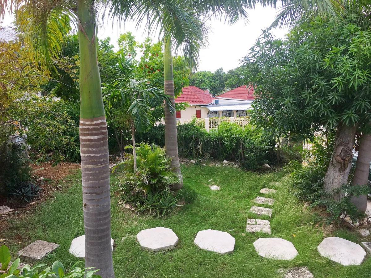 African Symbol Guest House Montego Bay Exterior photo